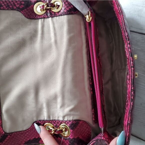 MICAHEL Michael Kors RETAIL Fucshia Snakeskin Crossbody - Picture 11 of 16